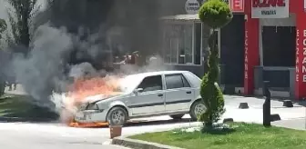 Bandırma'da seyir halindeki otomobil alev aldı