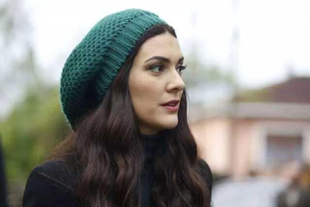 Bergüzar Korel'den çarşaflı gence hakaret eden kadına sert tepki: Ben de senden tiksiniyorum Bergüzar Korel'den çarşaflı gence hakaret eden kadına sert tepki: Ben de senden tiksiniyorum