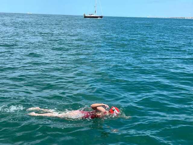 Deniz Kayadelen, Manş Denizi'ni yüzerek geçen 5. Türk kadını oldu Deniz Kayadelen, Manş Denizi'ni yüzerek geçen 5. Türk kadını oldu