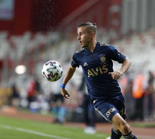 Fenerbahçe'yle sözleşmesi biten Dimitris Pelkas, Başakşehir'le anlaştı Fenerbahçe'yle sözleşmesi biten Dimitris Pelkas, Başakşehir'le anlaştı