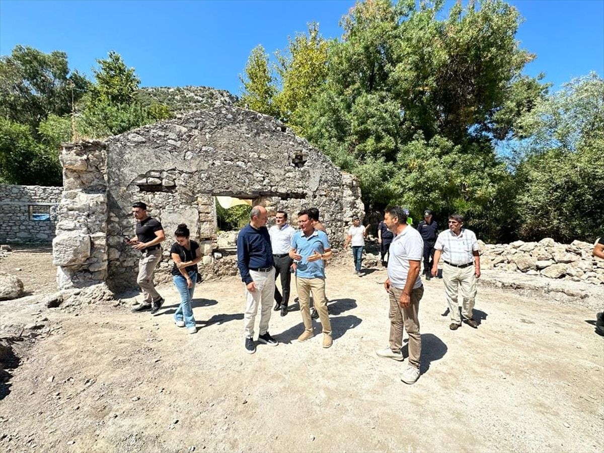 Finike'deki Kafi Baba Türbesi'nde Restorasyon Çalışmaları Başlatıldı