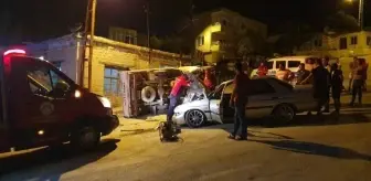 Mersin'de Kamyonet ile Otomobil Çarpıştı, Sürücüler Kaçtı