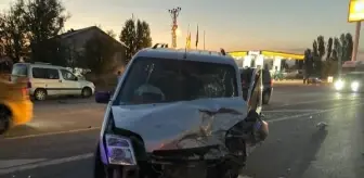 Muş'ta Hafif Ticari Araç ile Otomobilin Çarpıştığı Kazada 8 Kişi Yaralandı