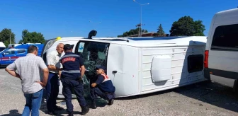 Samsun'da fabrika işçilerini taşıyan servis minibüsü kaza yaptı, 19 kişi yaralandı