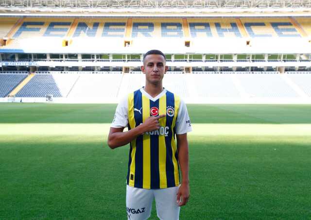 Son Dakika: Fenerbahçe, Galatasaray'ın eski oyuncusu Bartuğ Elmaz'ı kadrosuna kattı