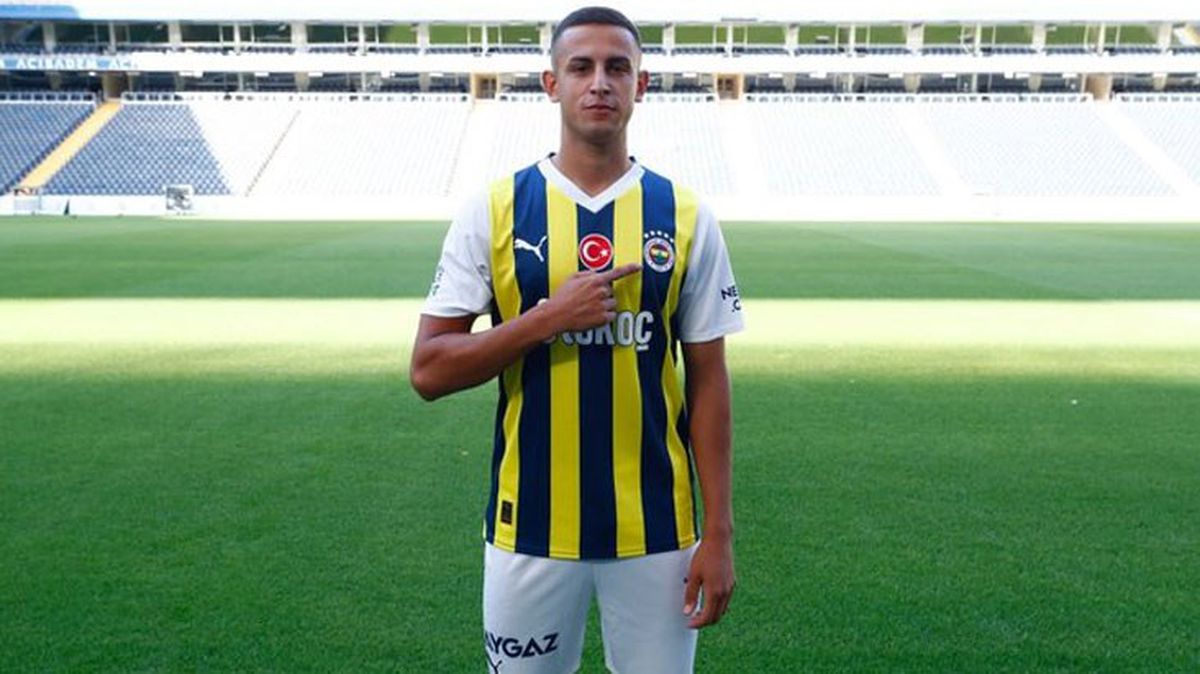 Son Dakika: Fenerbahçe, Galatasaray'ın eski oyuncusu Bartuğ Elmaz'ı kadrosuna kattı