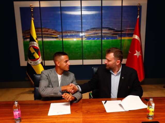 Son Dakika: Fenerbahçe, Galatasaray'ın eski oyuncusu Bartuğ Elmaz'ı kadrosuna kattı