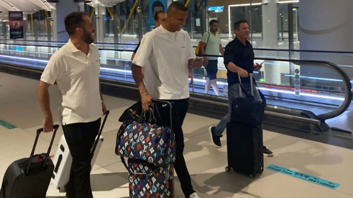 Yüzler gülüyor! Taraftarın dört gözle beklediği Becao İstanbul'a geldi