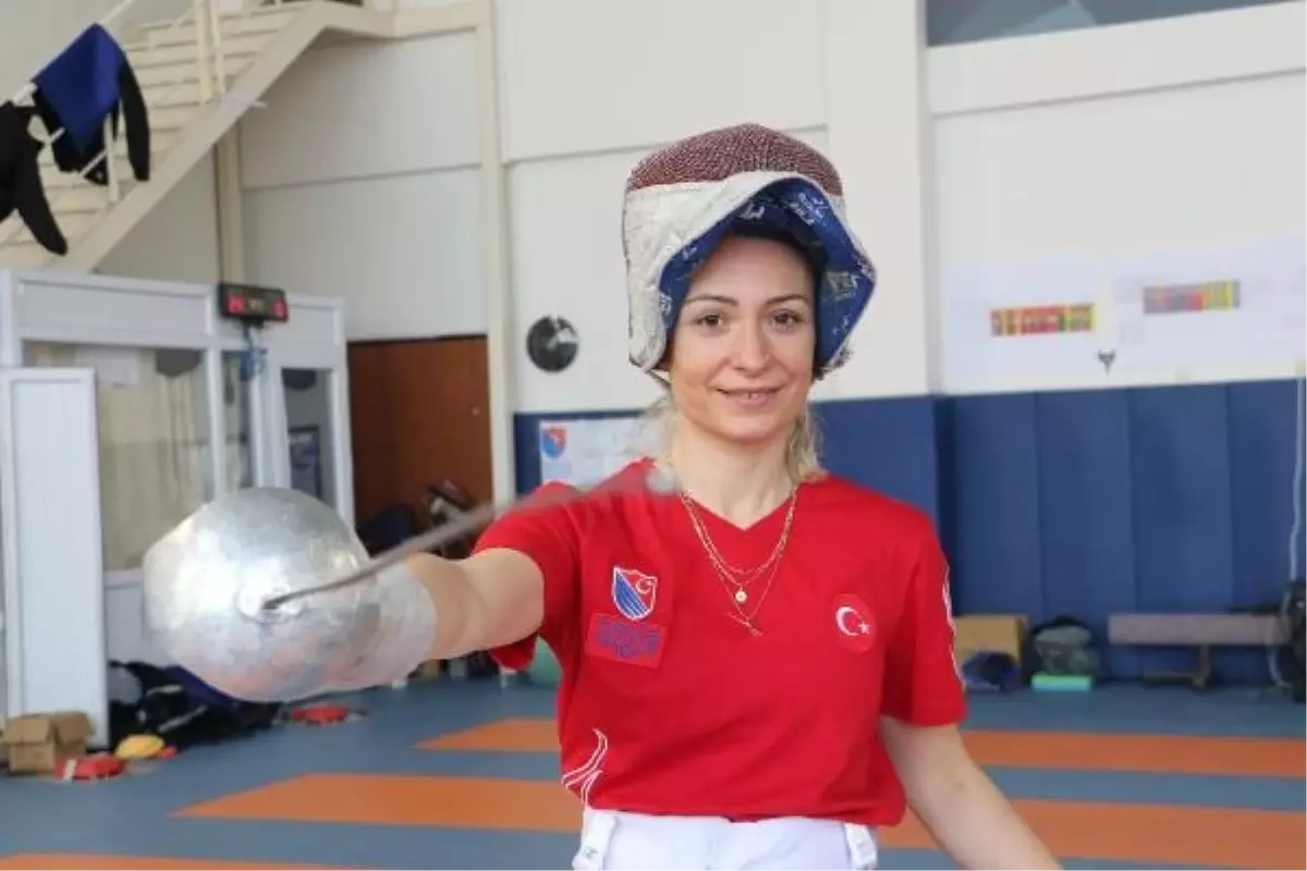 Milli Eskrimci Şenay Güner, Tekerlekli Sandalye Eskrimiyle Milli Takıma Döndü