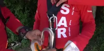Ailesini enkazdan kurtaran ekipten başka canlara umut olabilmek için arama kurtarma eğitimi aldı