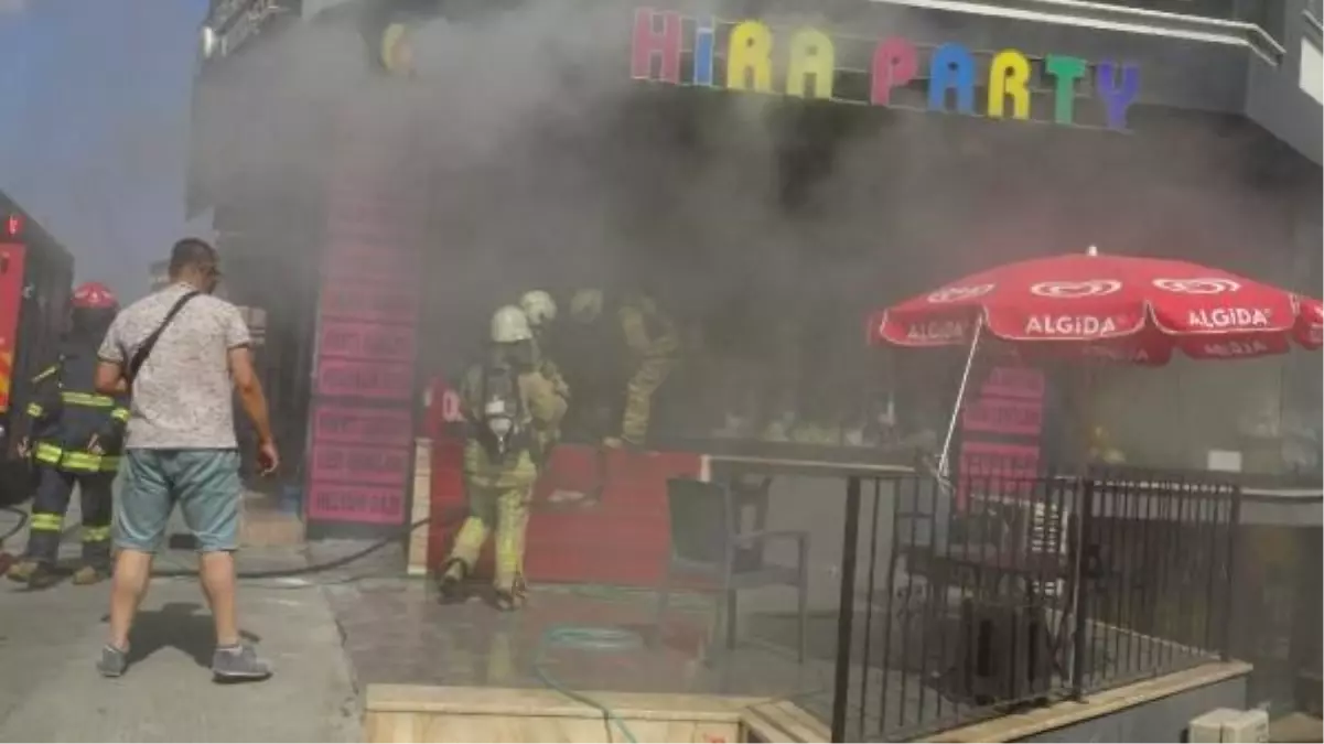 Avcılar'da İş Yerinde Yangın Çıktı