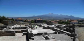 Kayseri'de İncesu ilçesindeki arkeolojik kazı çalışmaları incelendi