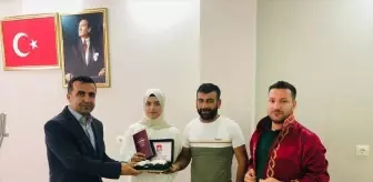 Mardin Derik Belediyesi Yeni Evlenen Çiftlere Hediye Veriyor