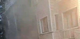 Fatih'te bir otelde yangın çıktı, mahsur kalanlar merdivenle kurtarıldı
