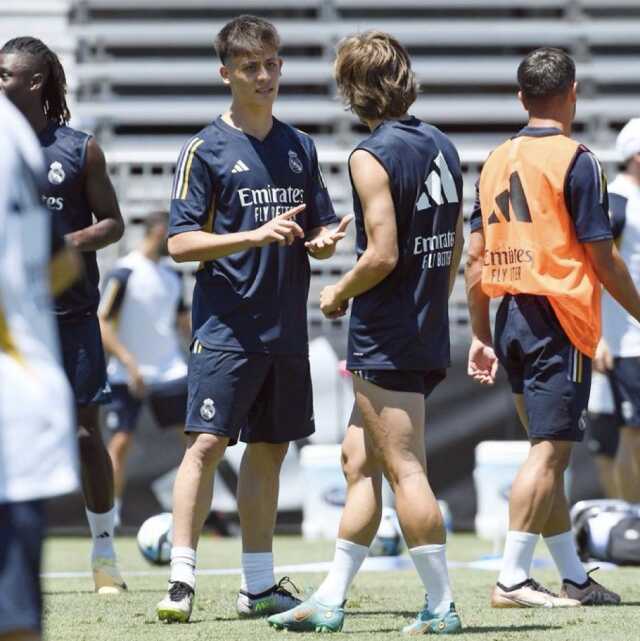 Futbolseverlerin Arda Güler'den merakla beklediği kare geldi! Modric ile sonunda yan yana