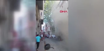 Fatih'te bir otelde çıkan yangında mahsur kalanlar merdivenle kurtarıldı