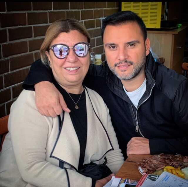 Oğlunun ölümüyle yıkılan Alişan'ın annesi Suzan Tektaş'tan yürek sızlatan paylaşım Oğlunun ölümüyle yıkılan Alişan'ın annesi Suzan Tektaş'tan yürek sızlatan paylaşım