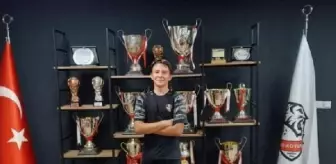 Kadıköyspor'un 14 yaşındaki futbolcusu Fenerbahçe'ye transfer oldu