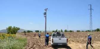 Traktörle Yüksek Gerilim Hattını Koparan Çiftçi Olay Yerinden Kaçtı