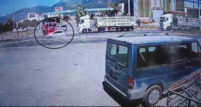 Yangına giden arazöz ile otomobil çarpıştı: 1 çocuk hayatını kaybetti