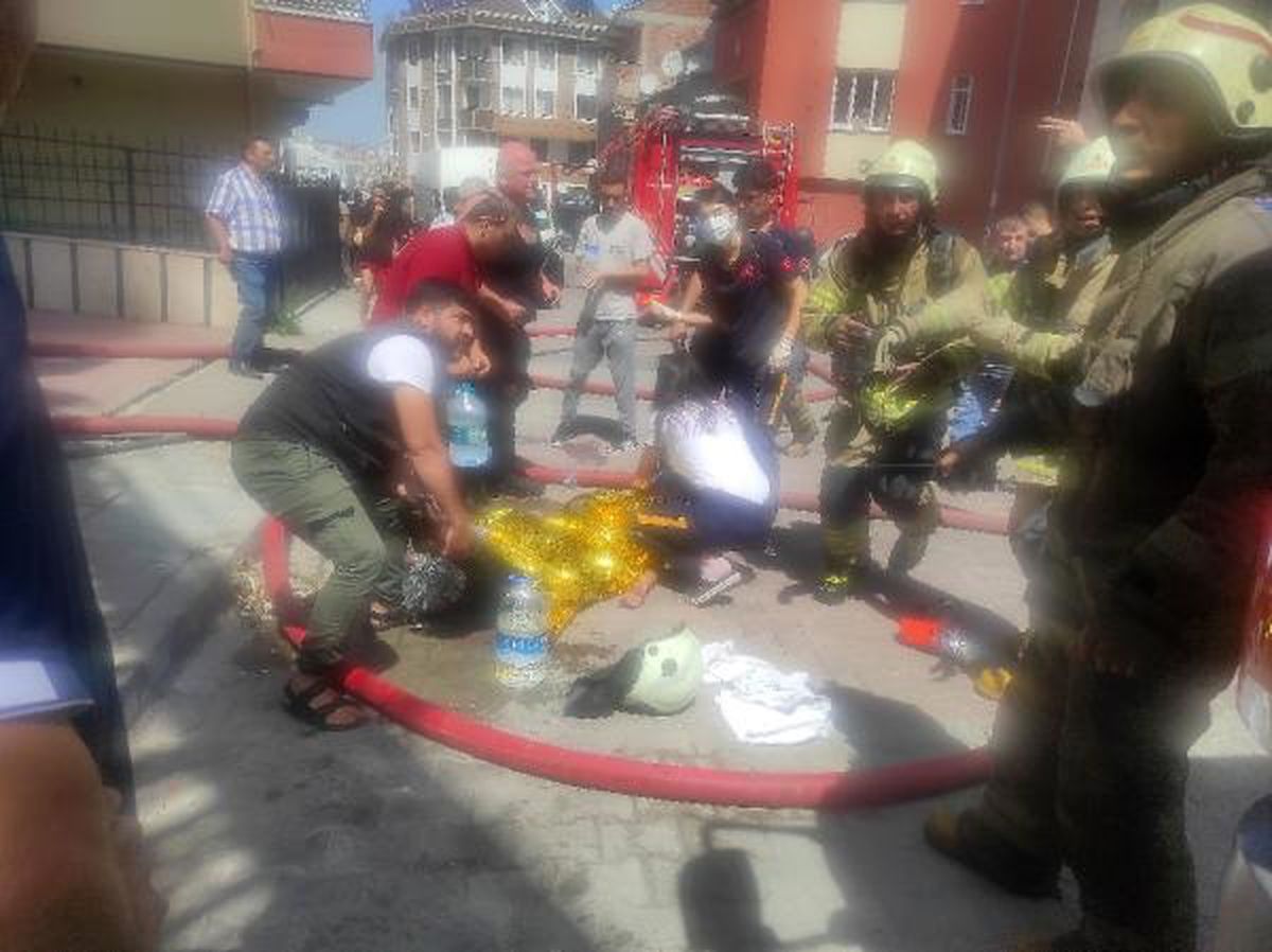 Kağıthane'de Buzdolabı Yangınında 7 Kişi Dumandan Etkilendi