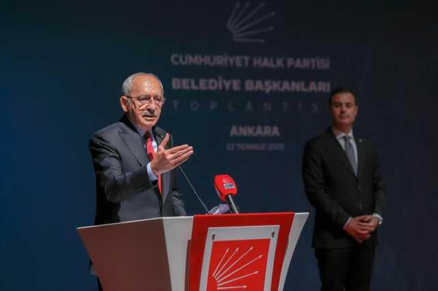 Kılıçdaroğlu, genel başkanlığı bırakmak için terk bir şart sundu: Geçmişinde para pul ilişkileri, lekesi olmayan biri çıkarsa görevi bırakacağım Kılıçdaroğlu, genel başkanlığı bırakmak için terk bir şart sundu: Geçmişinde para pul ilişkileri, lekesi olmayan biri çıkarsa görevi bırakacağım