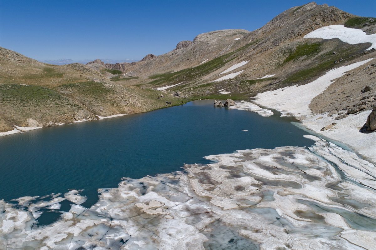 Tunceli'deki Buyer Gölü ve çevresine doğa tutkunlarının gezi turları başladı