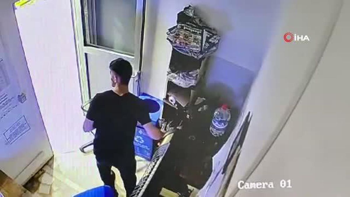Ümraniye'de klima ve hoparlör çalan hırsız kamerada