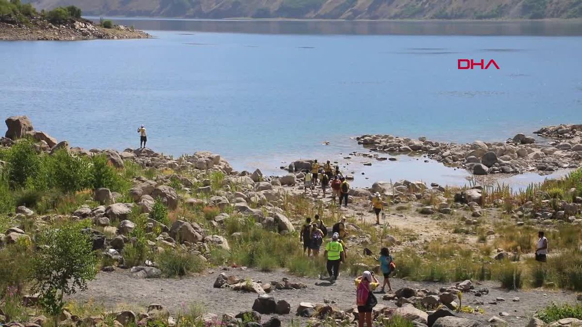 Van Denizi Yüzme Festivali'nde Nemrut Krater Gölü'nde Yüzme Keyfi