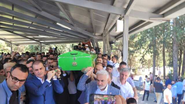 HÜDA PAR Adana İl Sekreteri Sacit Pişgin'in cenazesi binlerce kişinin katılımıyla defnedildi