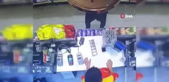 İstanbul'da tezgahtan telefon hırsızlıkları kamerada: Saniyeler içinde telefonları çaldılar