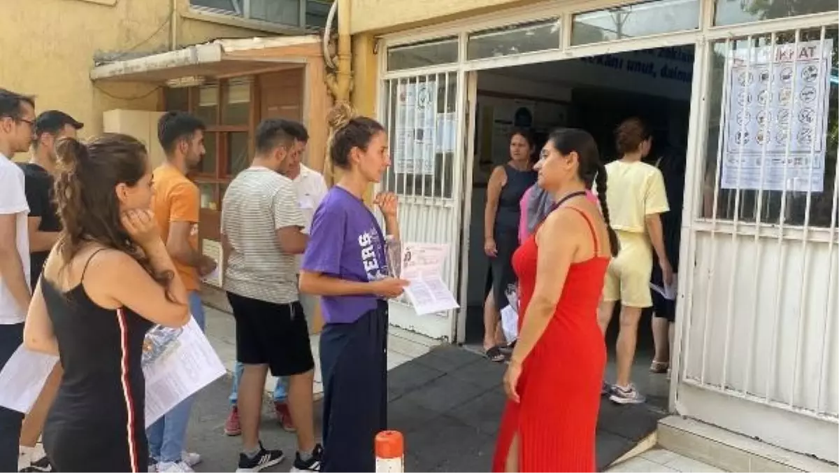 İzmir'de KPSS'nin ilk oturumu başladı