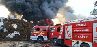 Kartepe'deki Geri Dönüşüm Tesisinde Yangın Çıktı