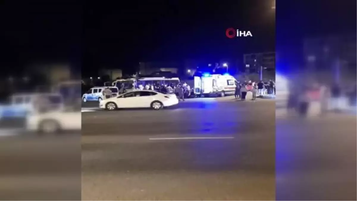Otomobille motosiklet çarpıştı, yolcu metrelerce savruldu
