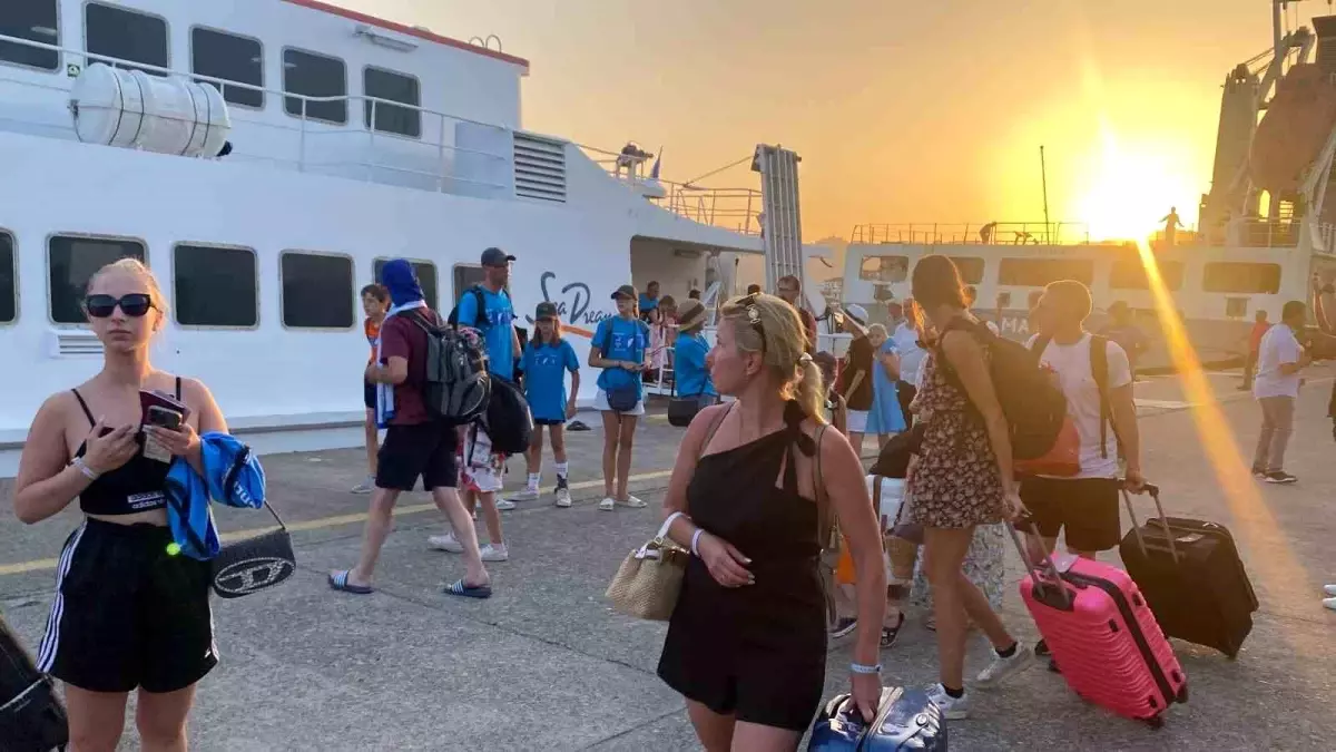 Yunanistan'daki Yangınlar Nedeniyle Marmaris'e Tahliye Edilen Turistler