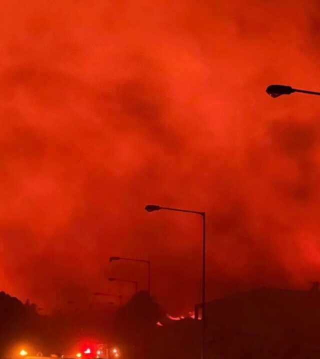 Son Dakika: 6 gündür alevlere teslim olan Rodos Adası'ndaki Türk vatandaşları tahliye edildi Son Dakika: 6 gündür alevlere teslim olan Rodos Adası'ndaki Türk vatandaşları tahliye edildi