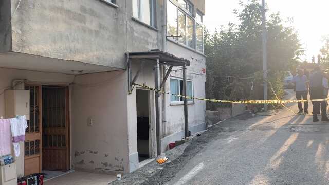 SULTANGAZİ'de Ev Sahibi, Kiracısının Cesediyle Karşılaştı