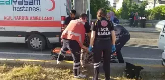 Antalya'da kontrolsüz kavşakta kaza: 3 yaralı