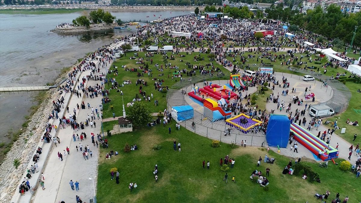 Beyşehir'de Kiraz Hasadı Başladı