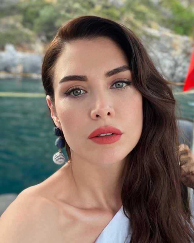 'Botoksum yok' diyen Nefise Karatay'a Demet Akalın'dan bomba yorum! Resmen ifşa etti 'Botoksum yok' diyen Nefise Karatay'a Demet Akalın'dan bomba yorum! Resmen ifşa etti