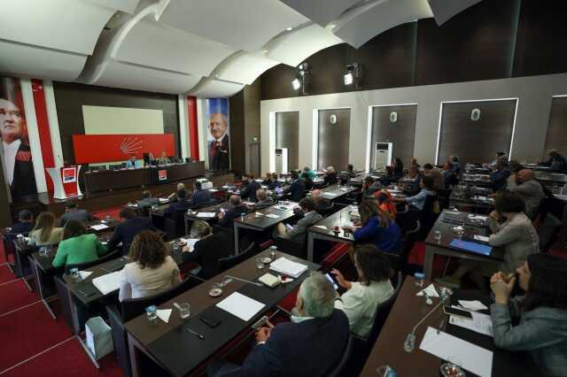 CHP'de kritik oylama! Görevden almalar kesinleşti CHP'de kritik oylama! Görevden almalar kesinleşti