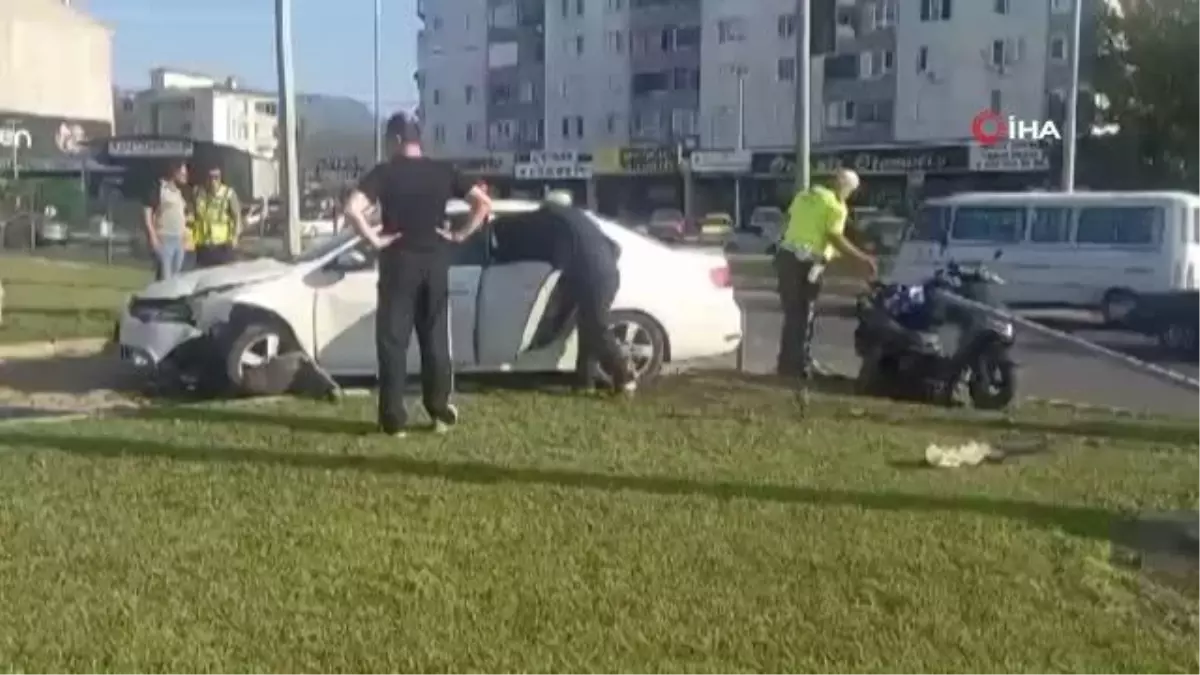 Edremit'te kavşakta zincirleme kaza: 1 yaralı