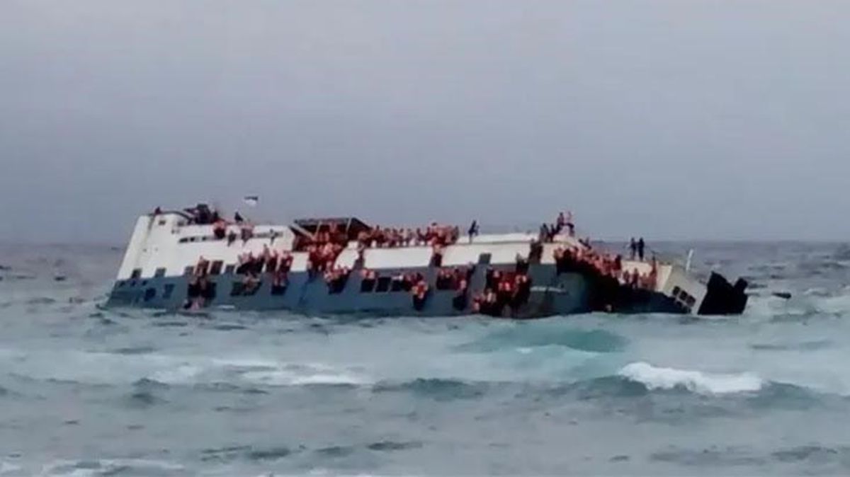 Endonezya'da feribot alabora oldu: 15 ölü, 19 kayıp