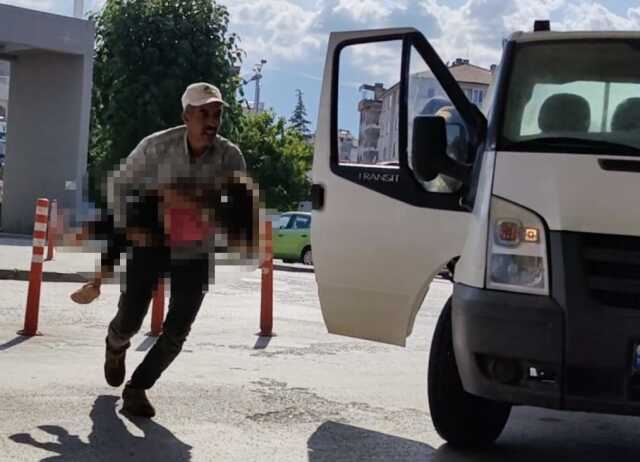 Fasulye tarlasında kamyonetin altında kalan çocuk hayatını kaybetti