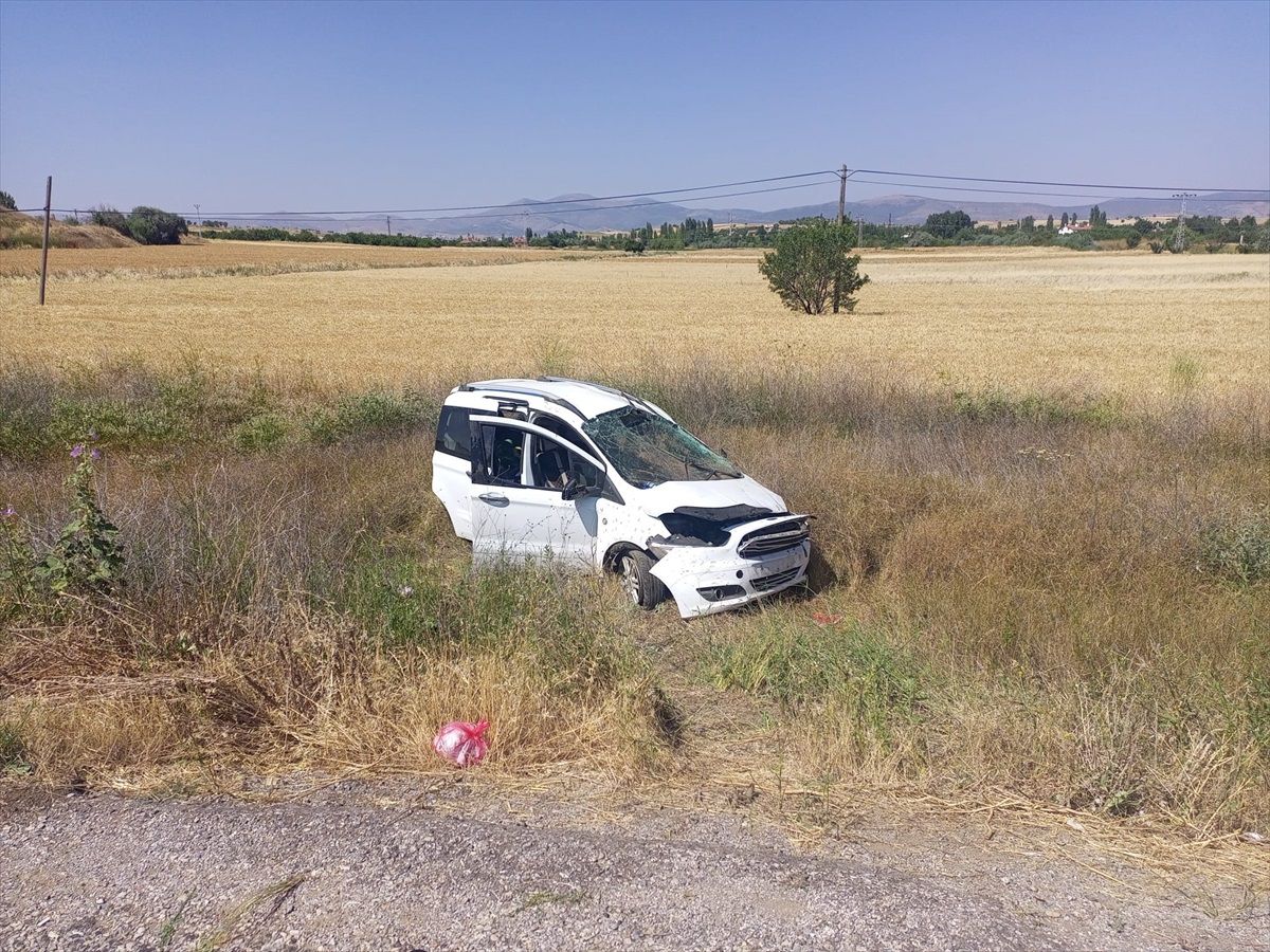 Konya'da otomobilin devrilmesi sonucu 4 kişi yaralandı