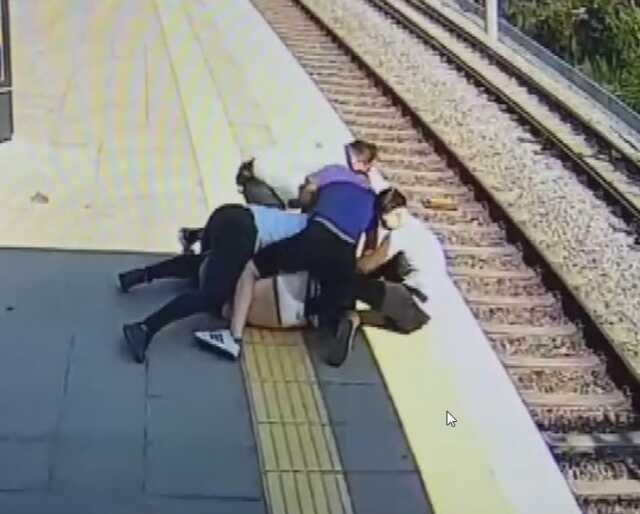 Marmaray istasyonunda bir garip olay! 3 yıl önce trafikte tartıştığı kişiyle karşılaşınca çıldırdı