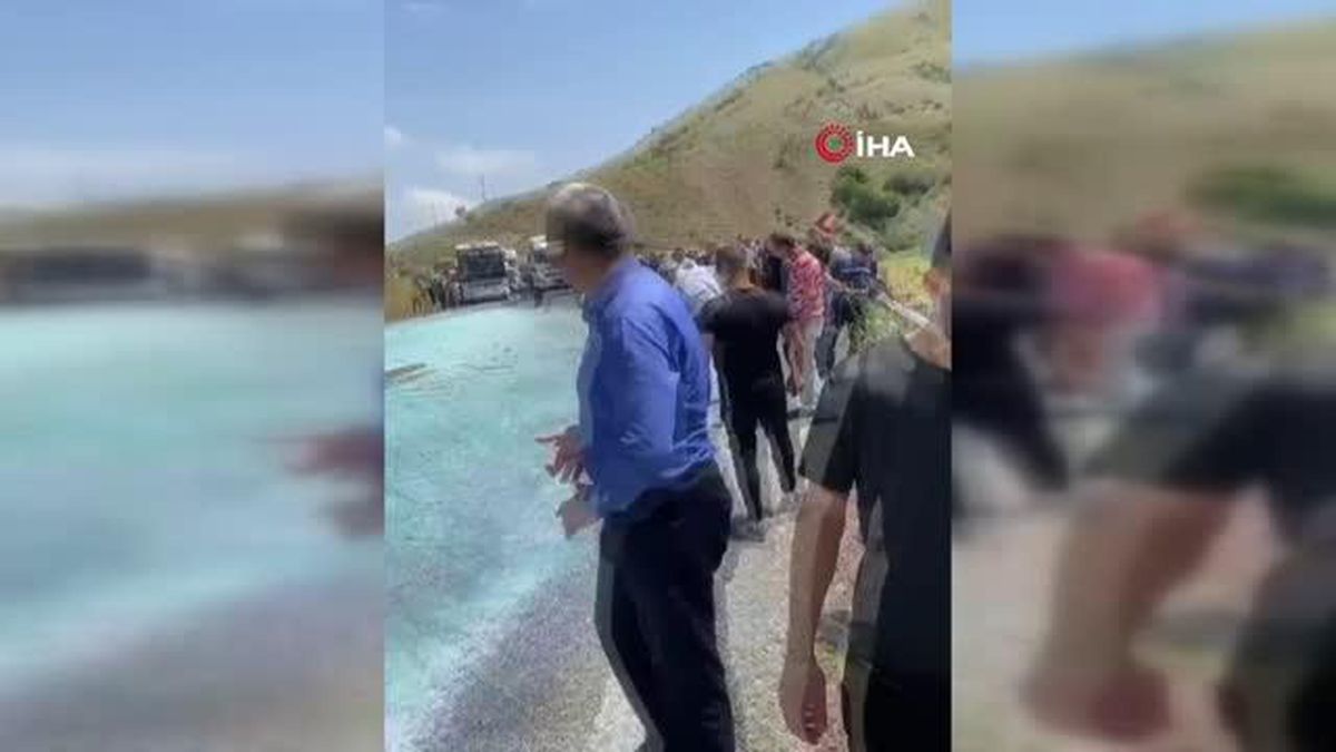 Tırın çadırı açıldı, cam kırıkları yola saçıldı