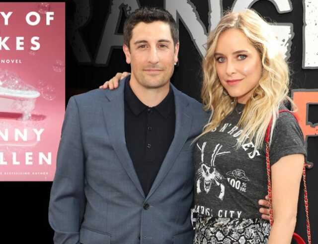 Amerikalı oyuncu Jenny Mollen çırılçıplak soyunup otostop çekti