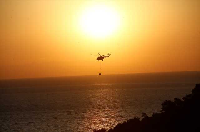 Antalya'daki orman yangınında hastane ve evler tahliye edildi