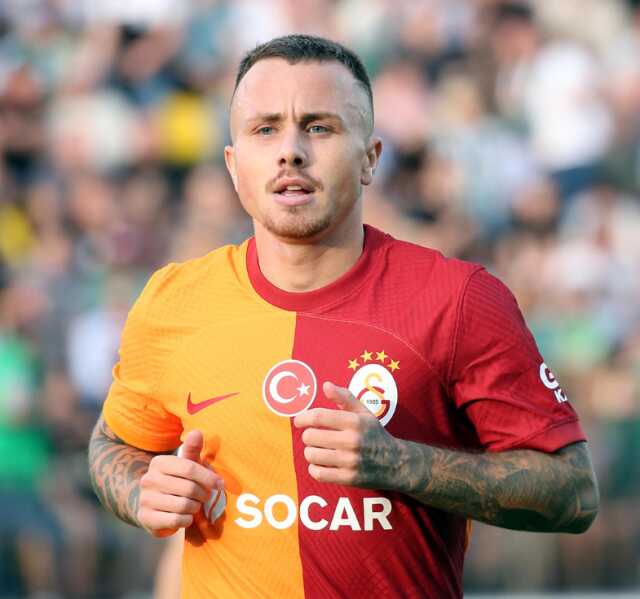 Bir anda kendini yere bıraktı! Galataray'ın yeni yıldızı ilk maçında sakatlandı